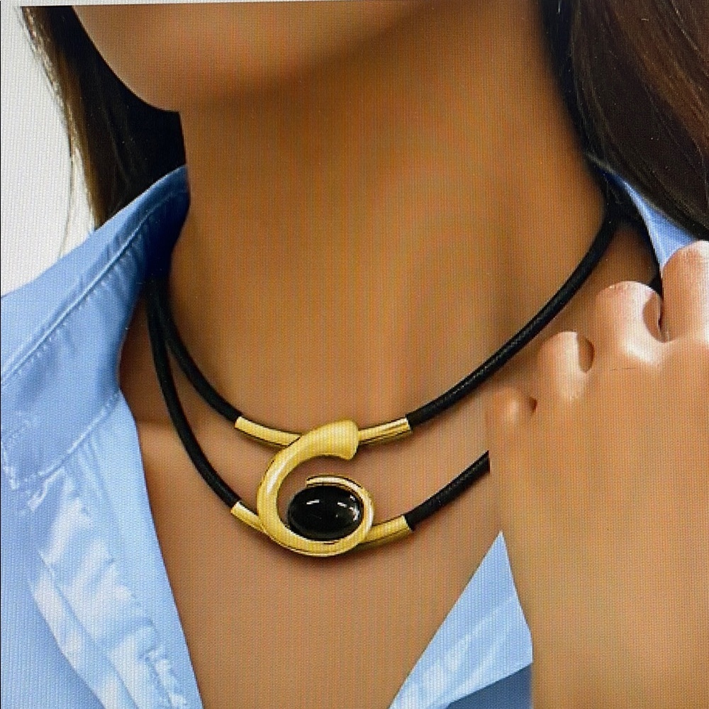 Elegant Black and Gold Necklace